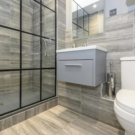 Chic Family Retreat In Heart Of Leeds Apartment *