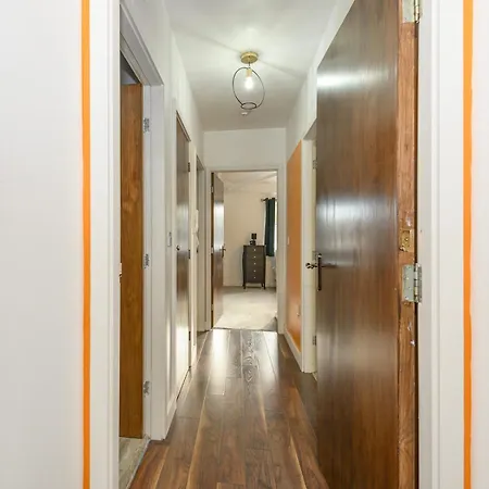 Chic Family Retreat In Heart Of Leeds *