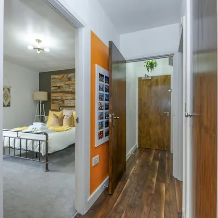 Apartment Chic Family Retreat In Heart Of Leeds *