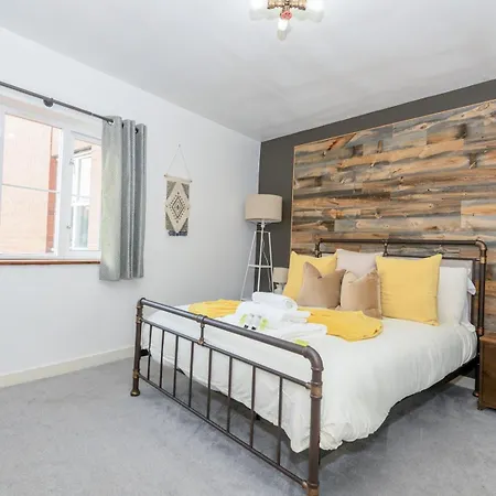 Chic Family Retreat In Heart Of Leeds *