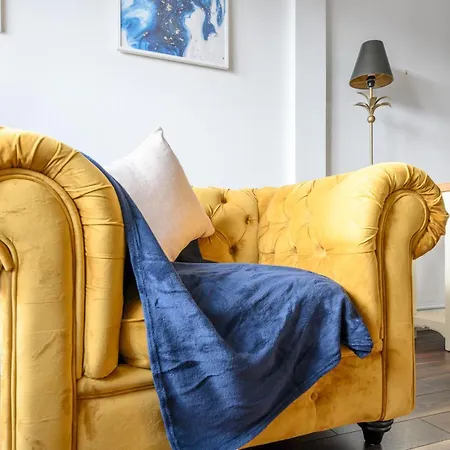 Apartment Chic Family Retreat In Heart Of Leeds