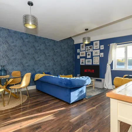 Chic Family Retreat In Heart Of Leeds Apartment *