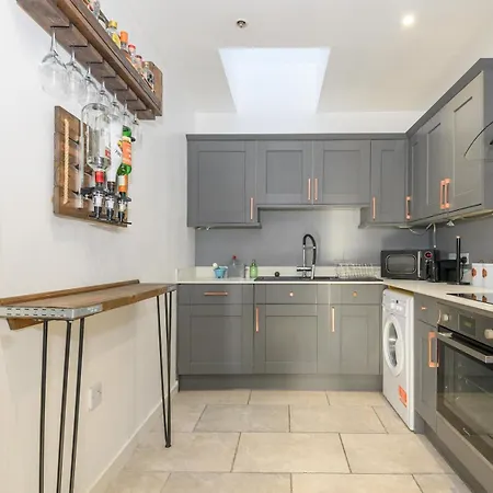 Apartment Chic Family Retreat In Heart Of Leeds *