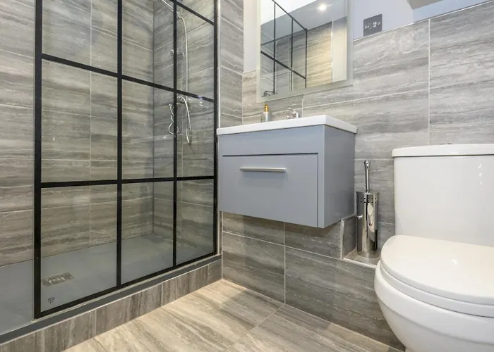 Chic Family Retreat In Heart Of - Pass The Keys Apartment *