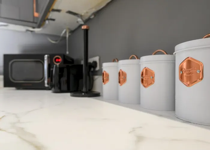 Apartment Chic Family Retreat In Heart Of - Pass The Keys *