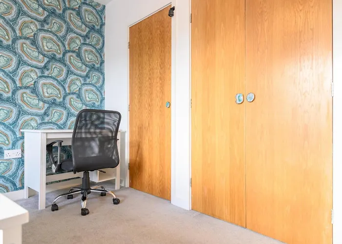 Chic Family Retreat In Heart Of - Pass The Keys