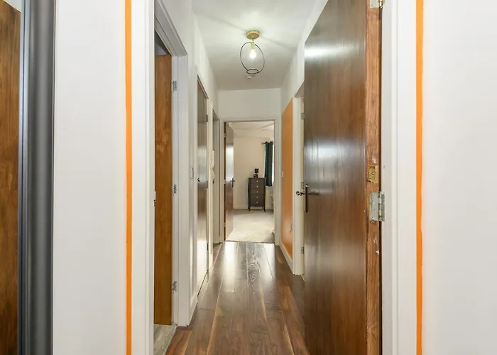 Chic Family Retreat In Heart Of - Pass The Keys *