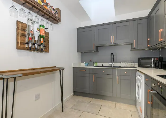 Chic Family Retreat In Heart Of - Pass The Keys * Лидс