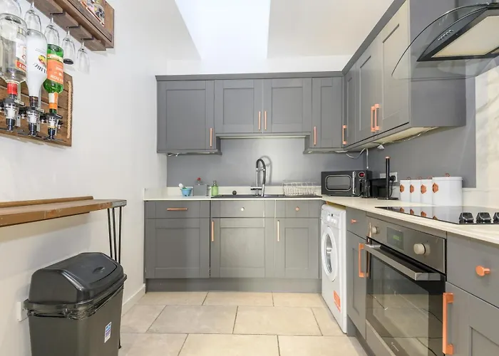 Chic Family Retreat In Heart Of - Pass The Keys * Leeds (West Yorkshire)