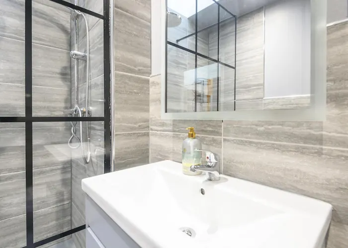 Chic Family Retreat In Heart Of - Pass The Keys 利兹